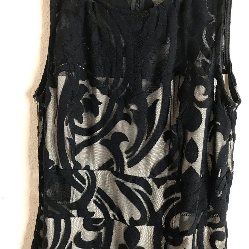 ‎Sheer lace overlay gown - Picture 10 of 10